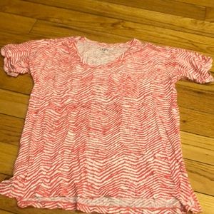 Pink and white zig zag t shirt